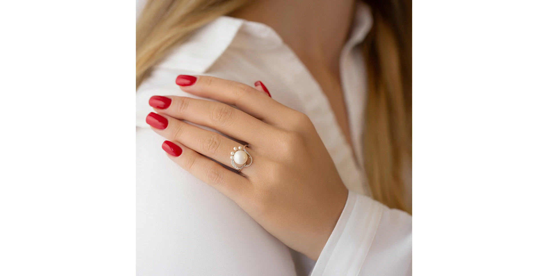 Diamond ring with Pearl Pearl Touch