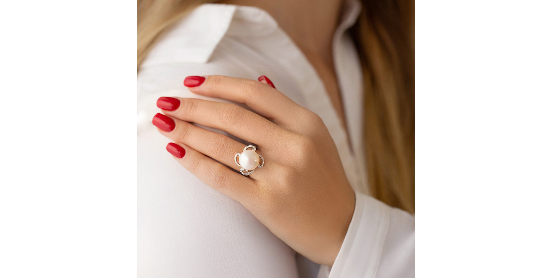 Diamond ring with Pearl Riverview