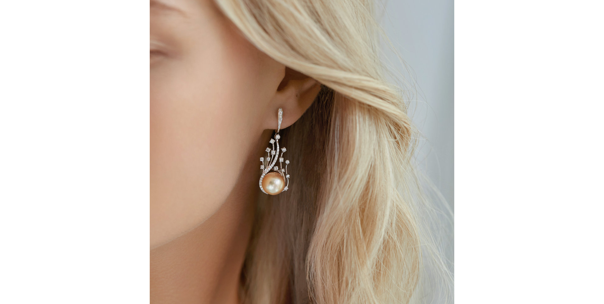 Diamond earrings with Pearl Venus Secret