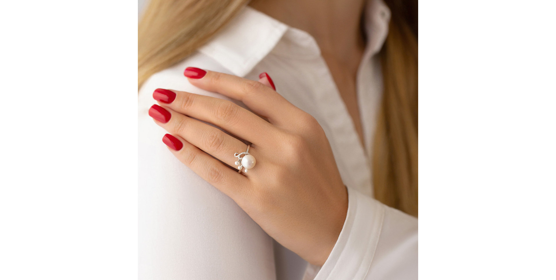 Diamond ring with Pearl Nymph Miracle