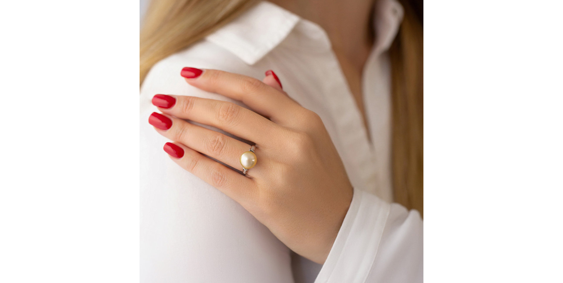 Diamond ring with Pearl Magic Spring