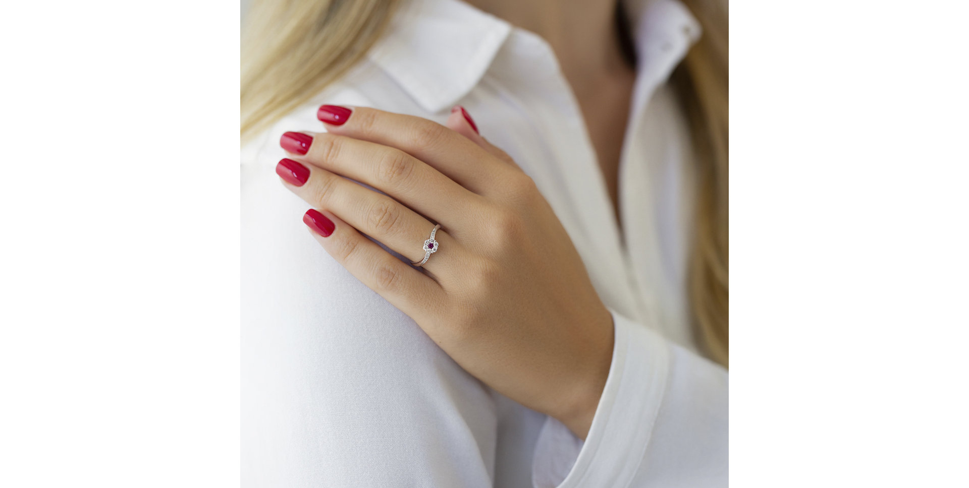 Diamond ring with Sapphire Midnight Countess