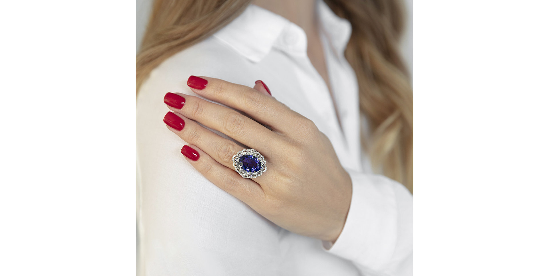 Diamond ring with Tanzanite Madam Elegance