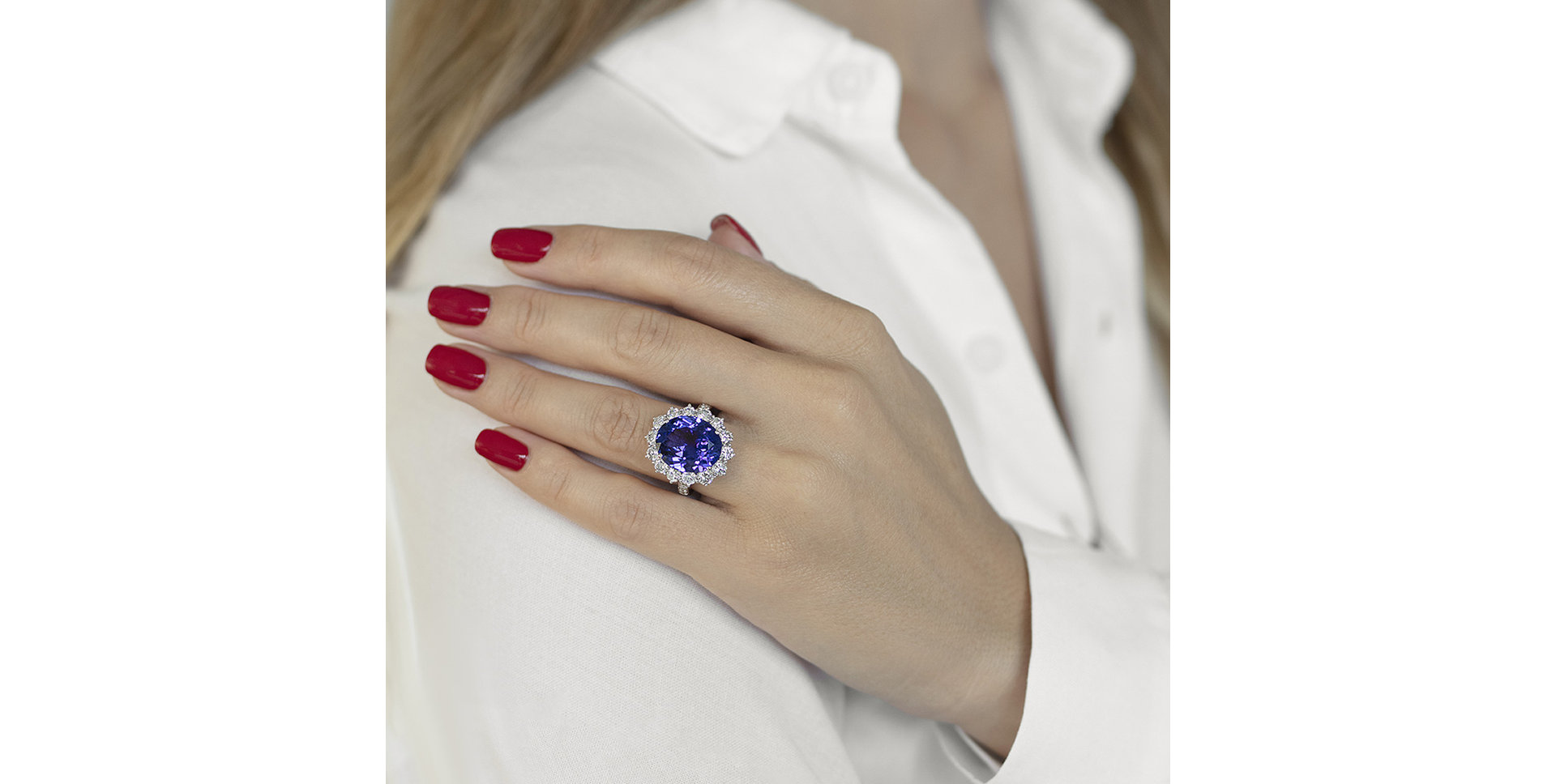 Diamond ring with Tanzanite Ocean Countess