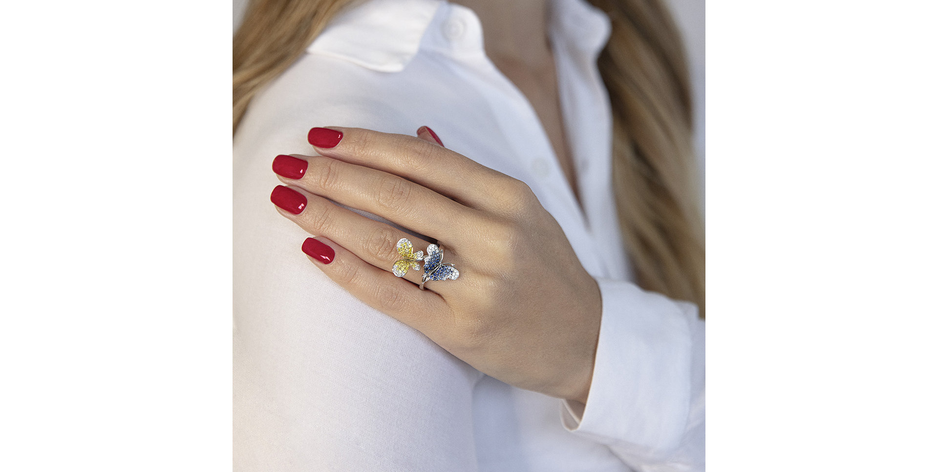 Ring with yellow and white diamonds and Sapphire Papillon Melody