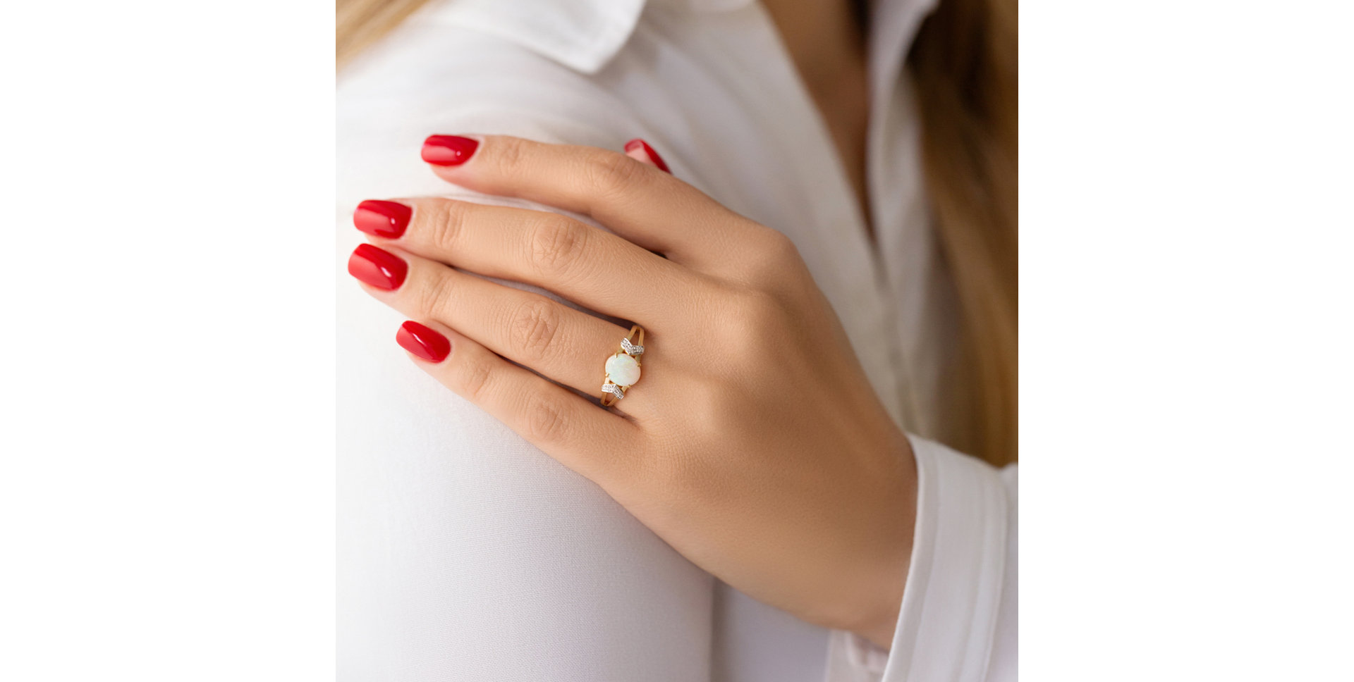 Diamond ring with Opal Kendra Strange