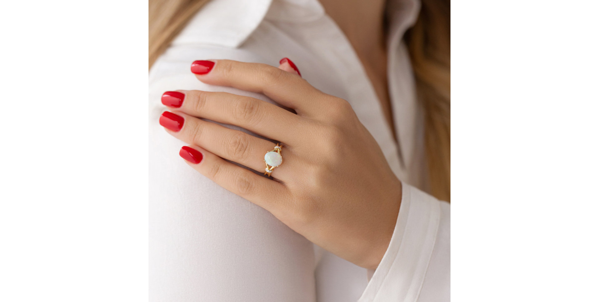 Diamond ring with Opal Secret Mirror