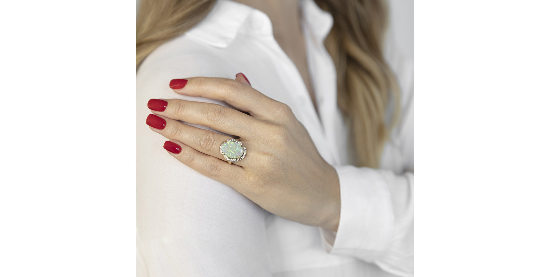 Diamond ring with Opal Sabrina