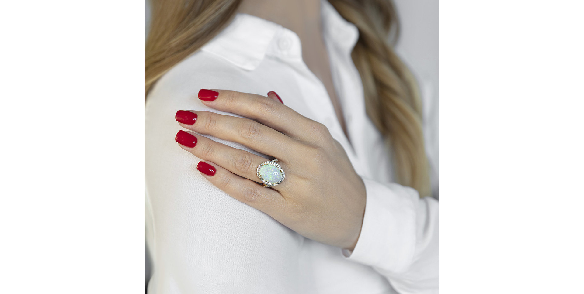 Diamond ring with Opal Divine