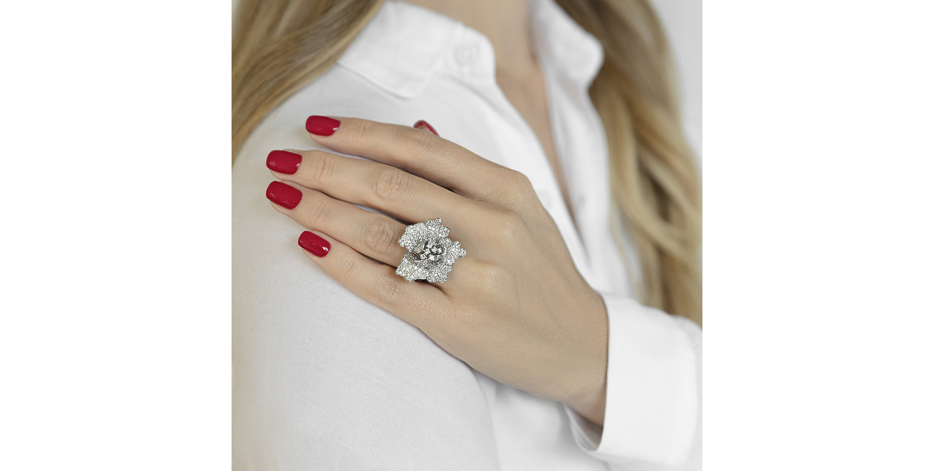 Diamond ring Queen flower