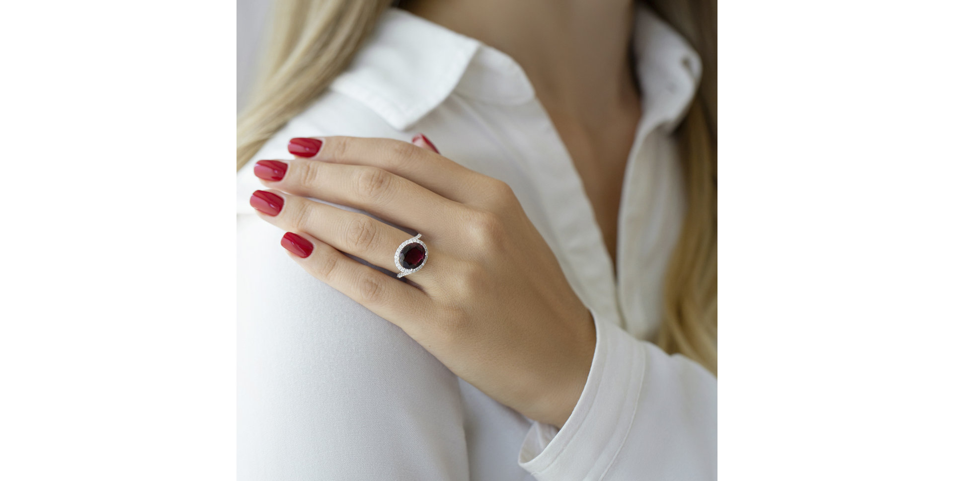 Diamond ring with Tourmalíne Red Darling