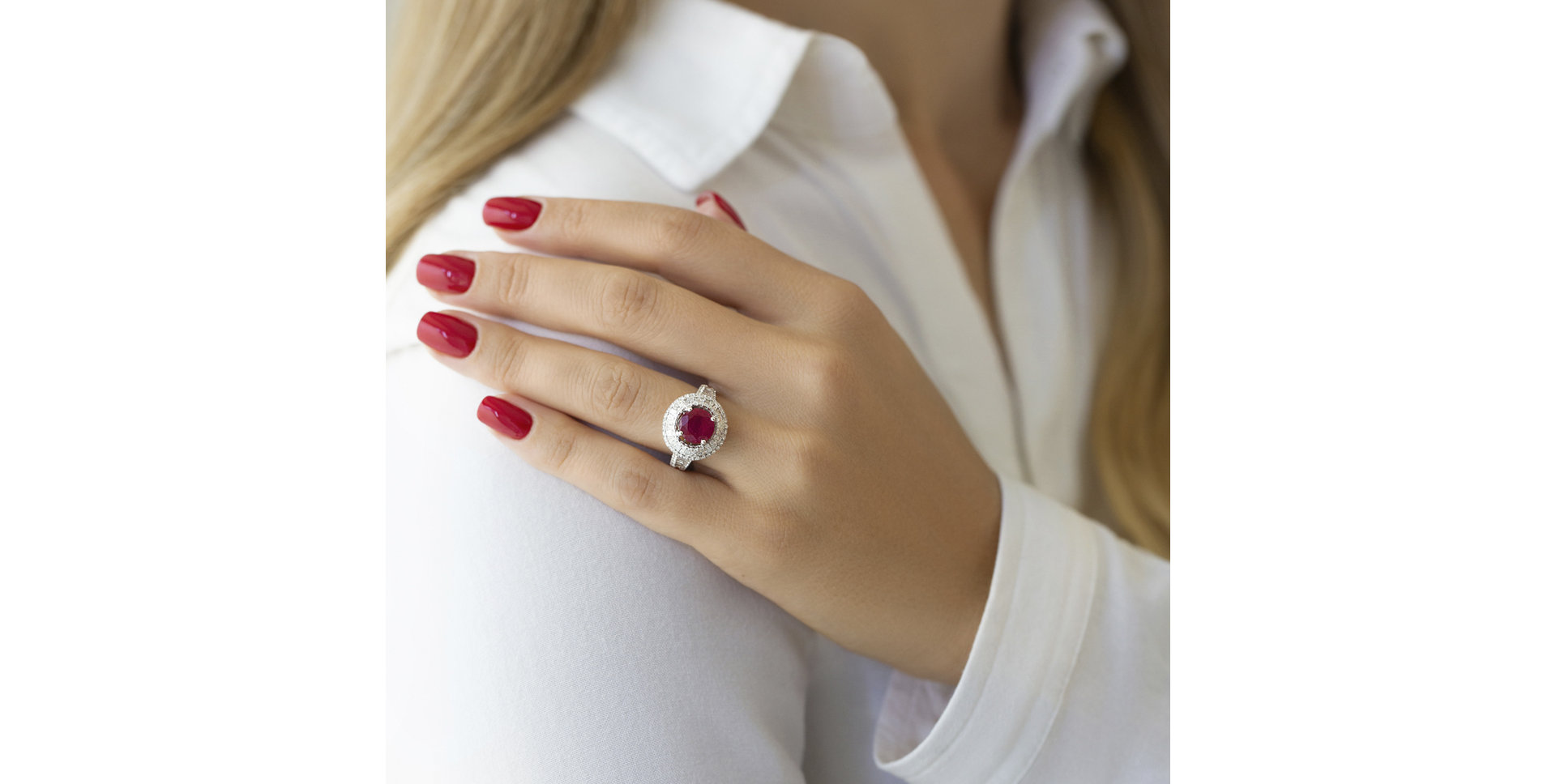 Diamond ring with Ruby Magesty Miracle