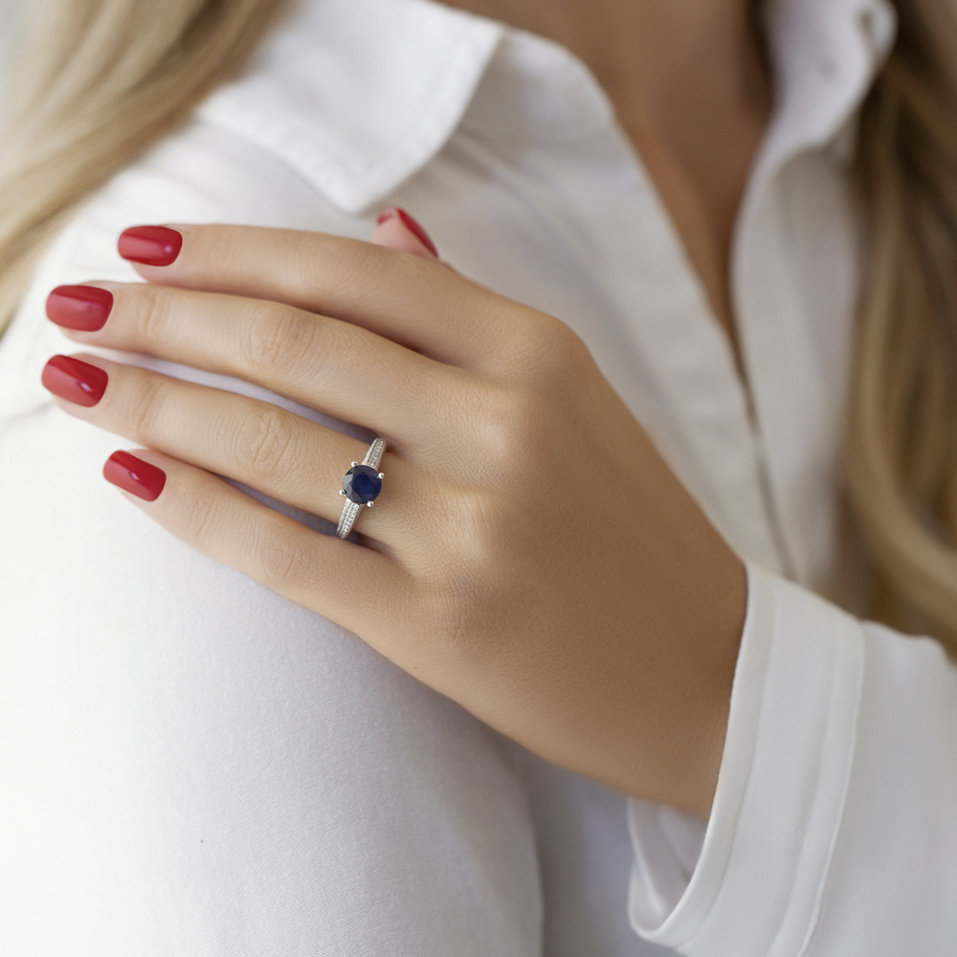 Diamond ring with Sapphire Las Vegas Miracle