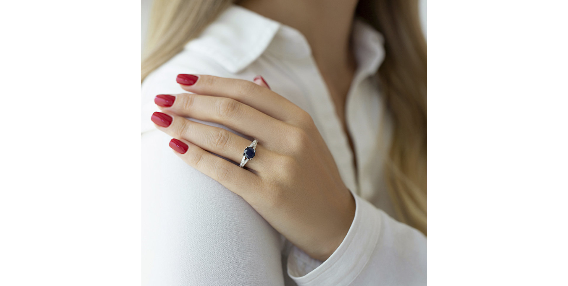 Diamond ring with Sapphire Las Vegas Sky