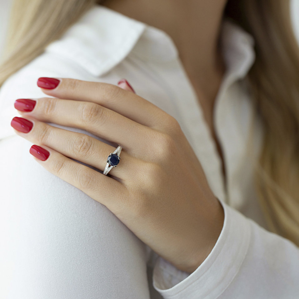 Diamond ring with Sapphire Las Vegas Sky