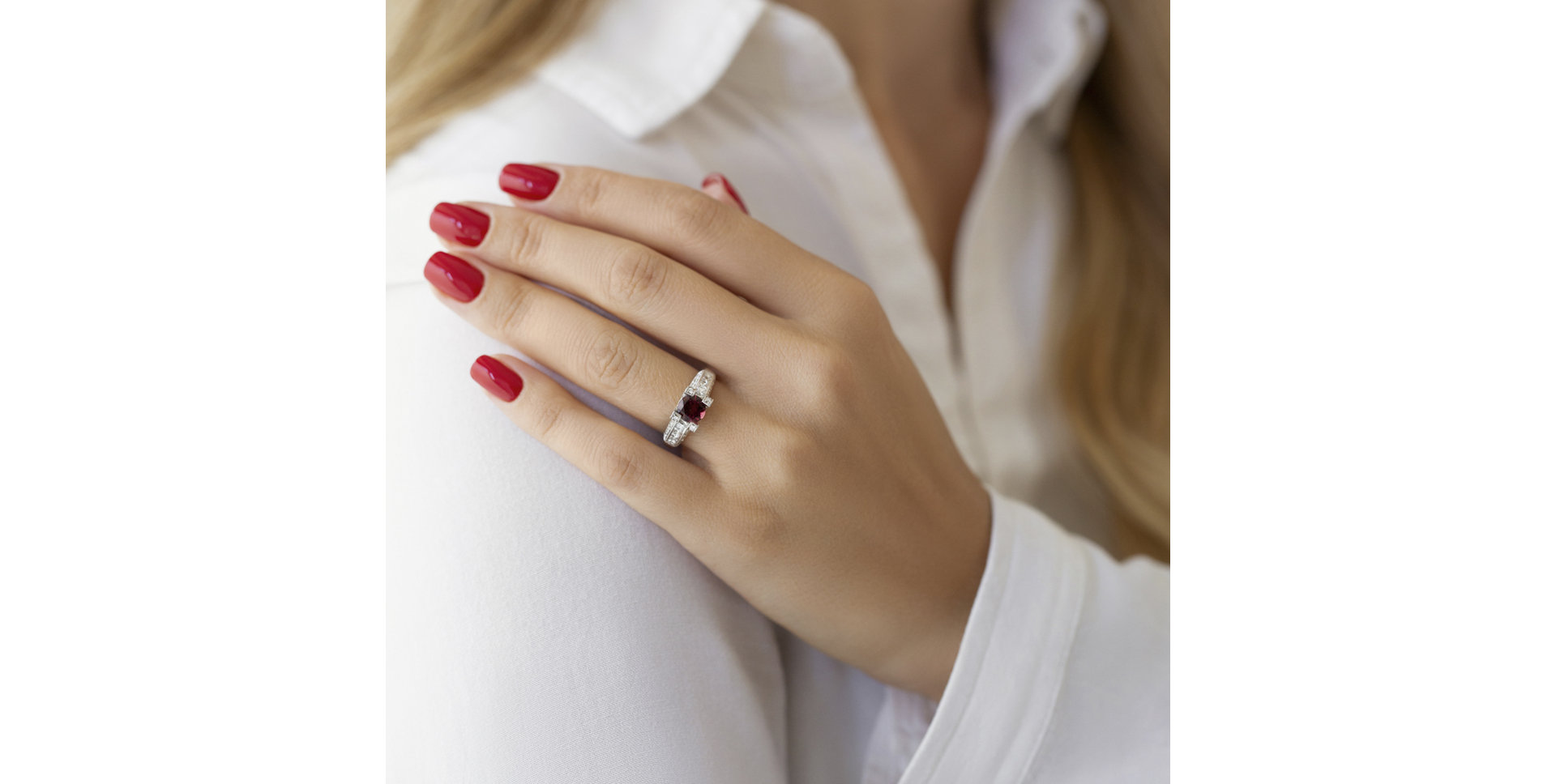 Diamond ring with Tourmalíne Red Poem