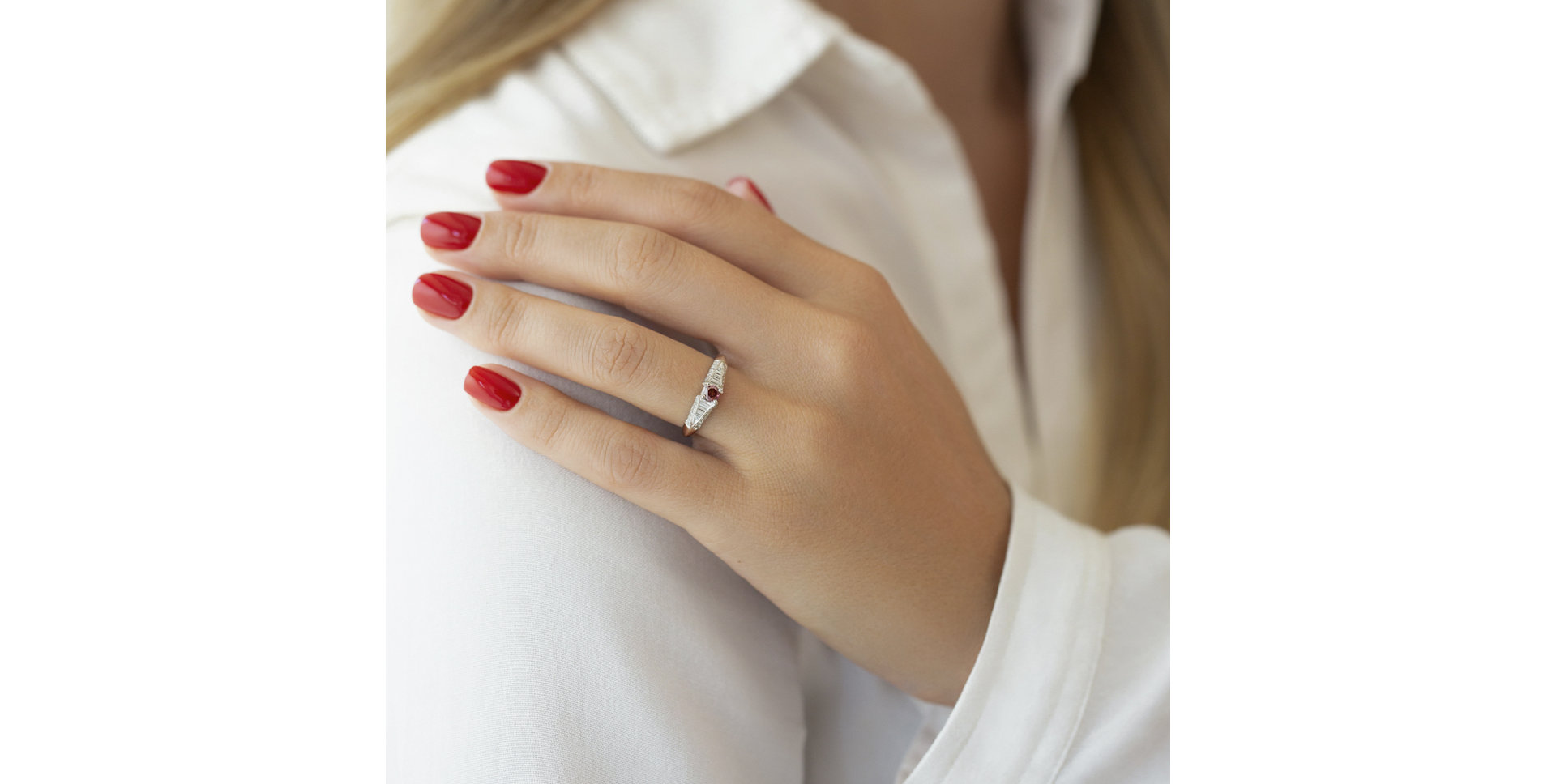 Diamond ring with Sapphire In Love