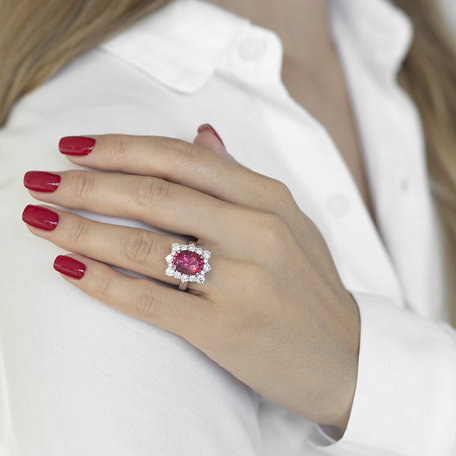 Diamond ring with Tourmalíne Wonder Rose