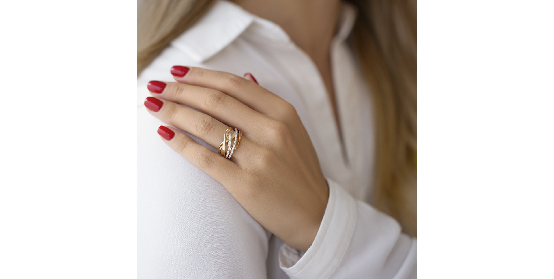 Diamond ring Angèle