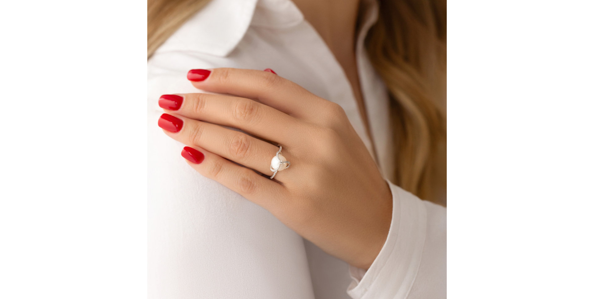 Diamond ring with Pearl Moon Reflection