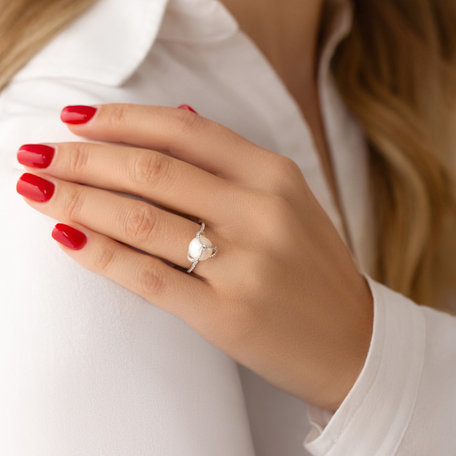 Diamond ring with Pearl Moon Reflection