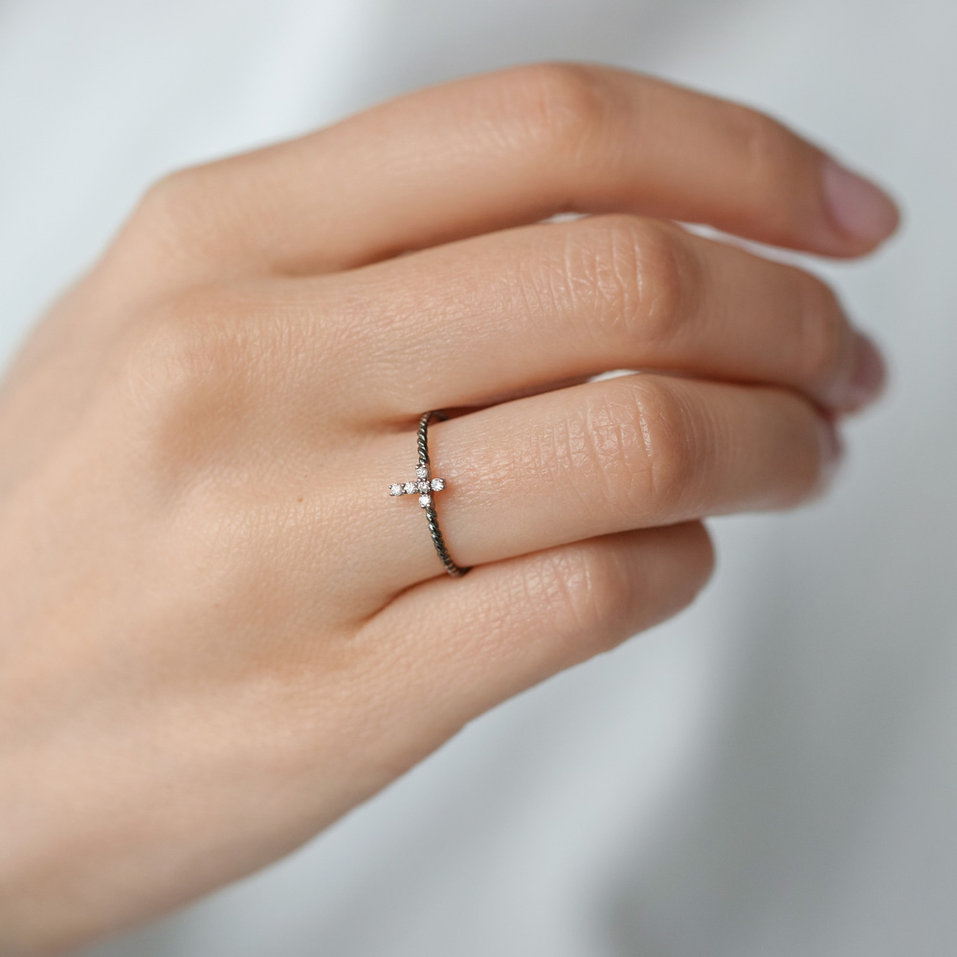 Diamond ring Cross