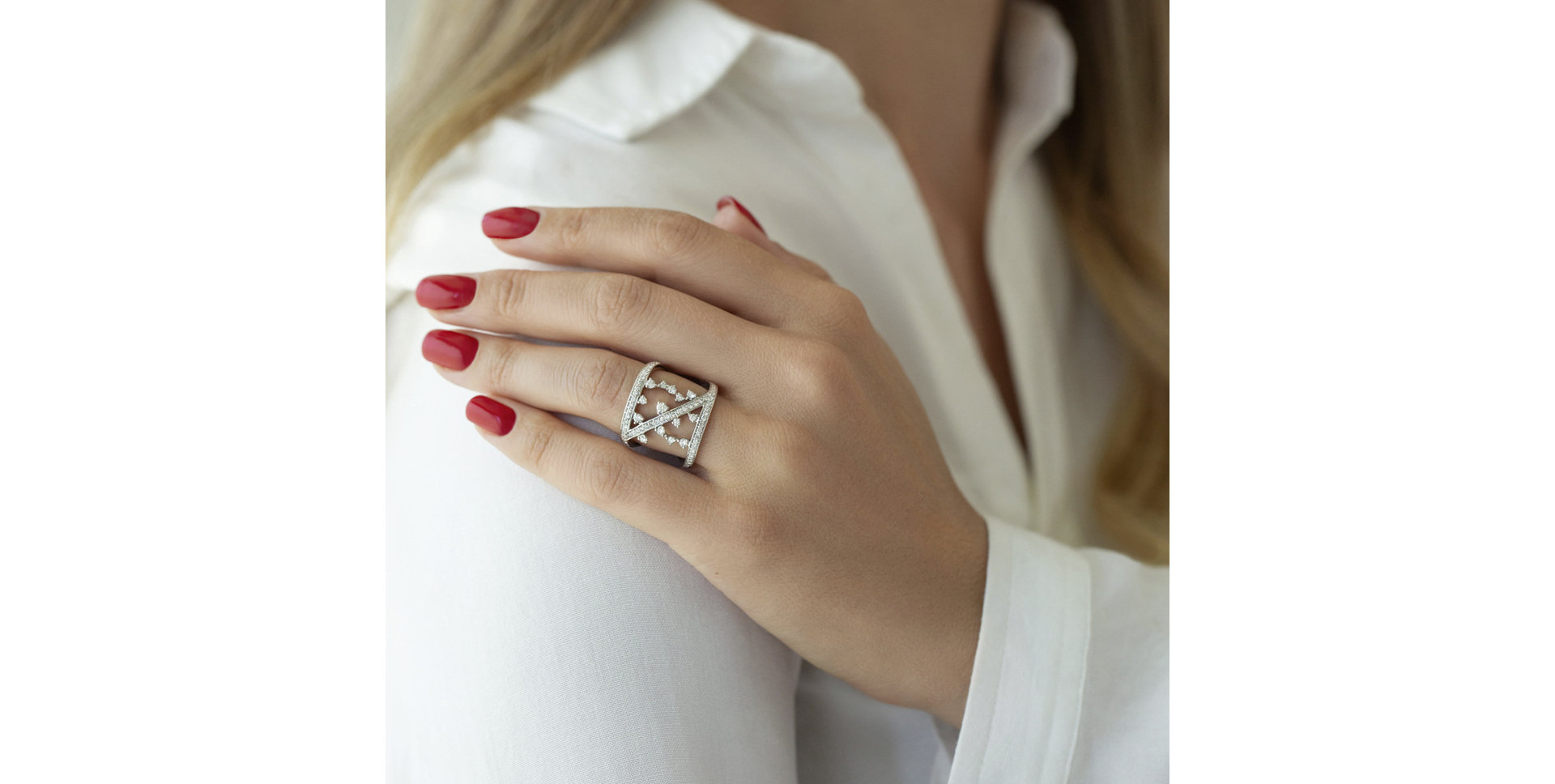 Diamond ring Midnight Goddess