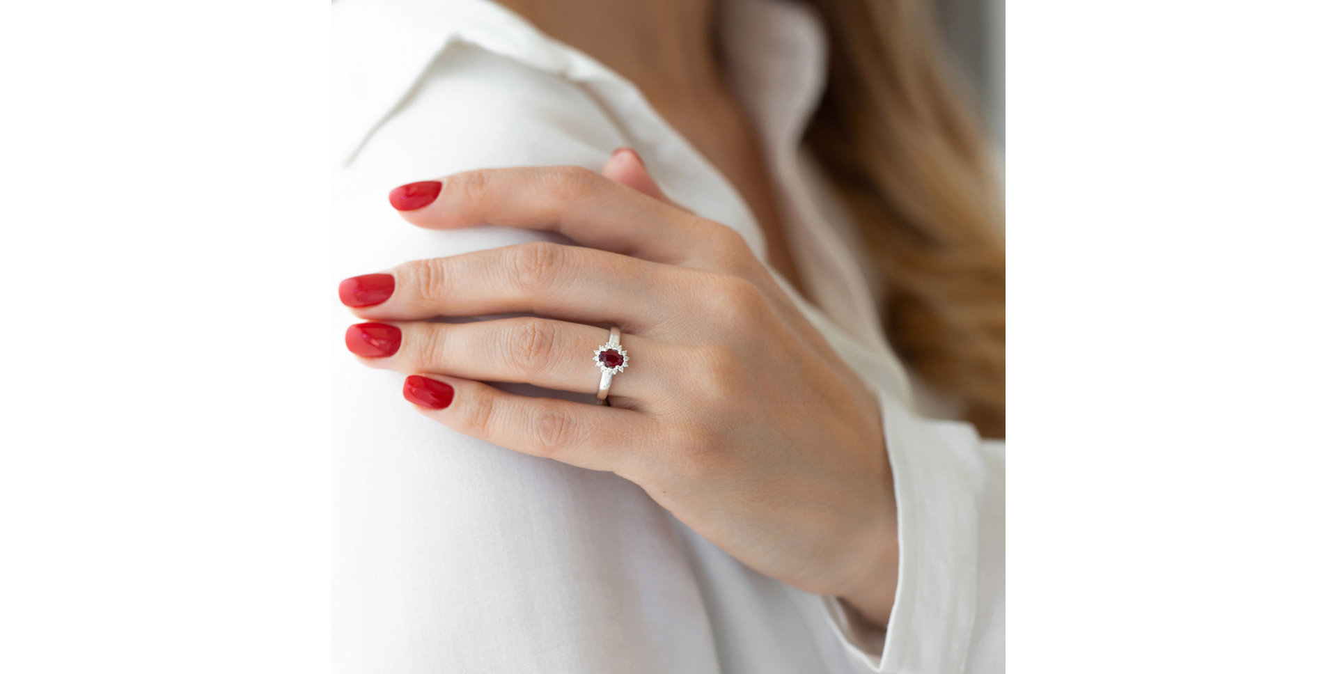 Diamond ring with Sapphire Space Courier