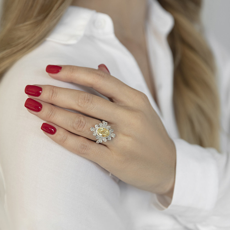 Ring with yellow and white diamonds Rose Gem