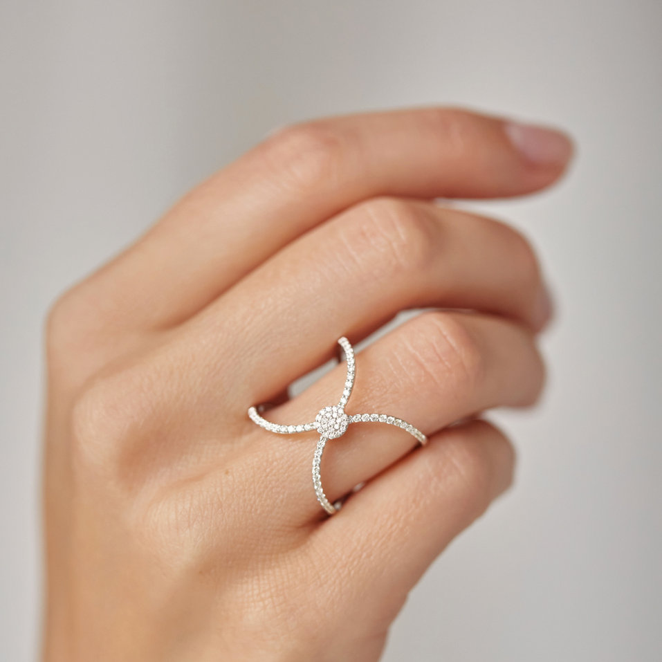 Diamond ring Lustrous Charm