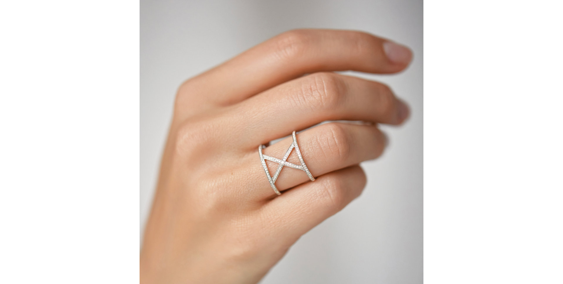 Diamond ring Silent Hymn