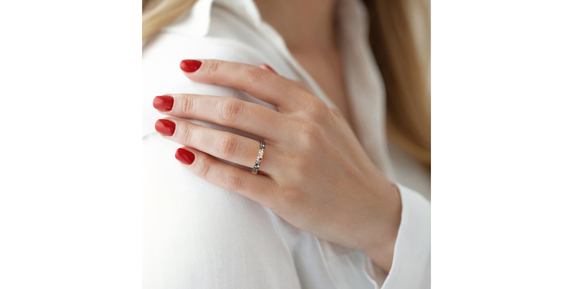 Ring with white, brown and black diamonds Inferno Sin