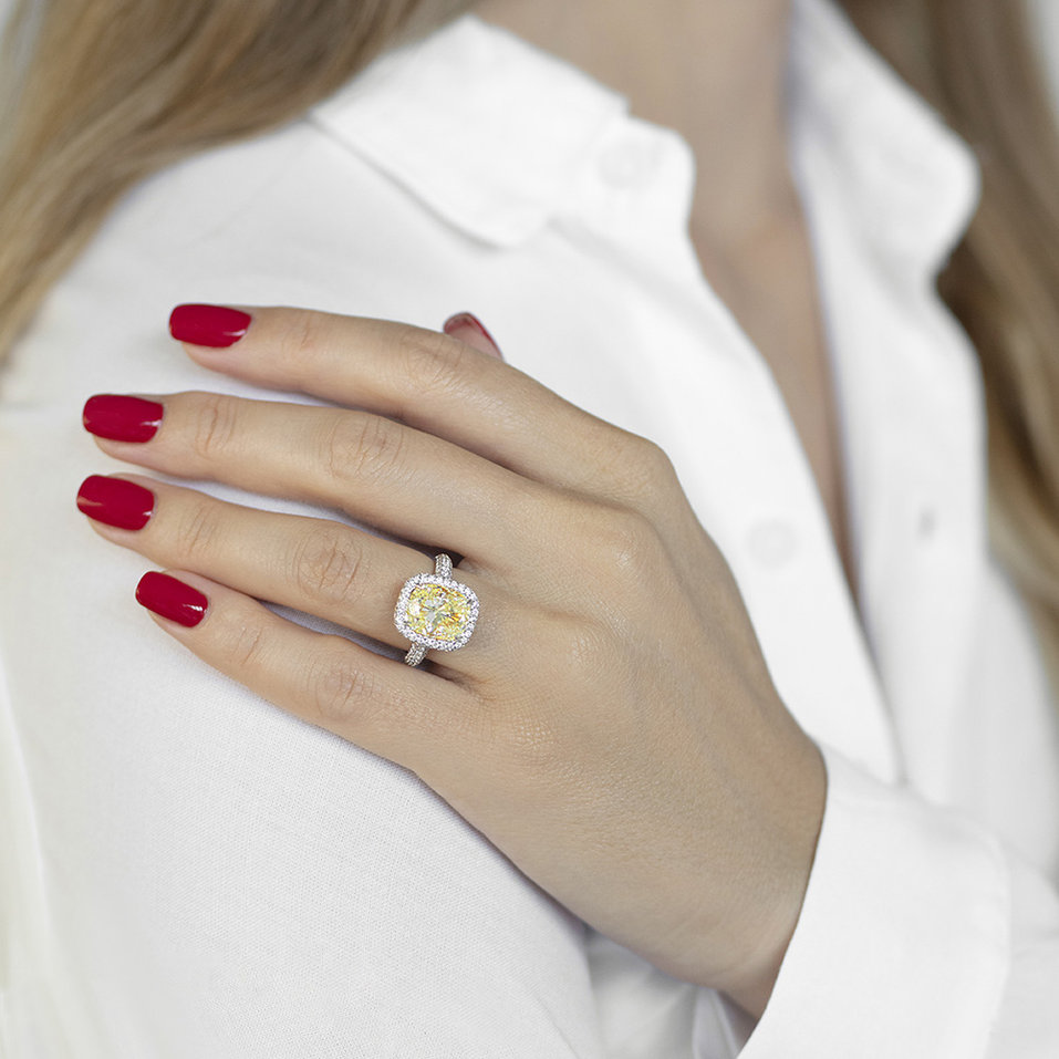 Ring with yellow and white diamonds Alchemy Gem