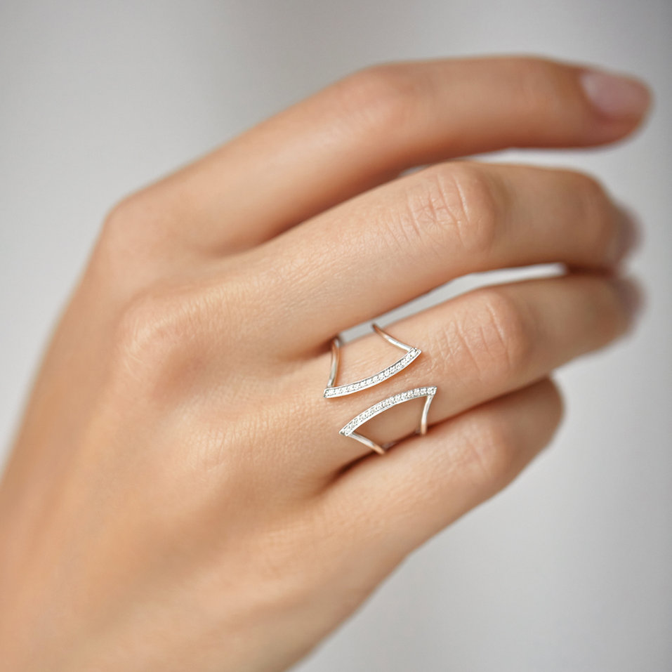 Diamond ring Loyal Belle