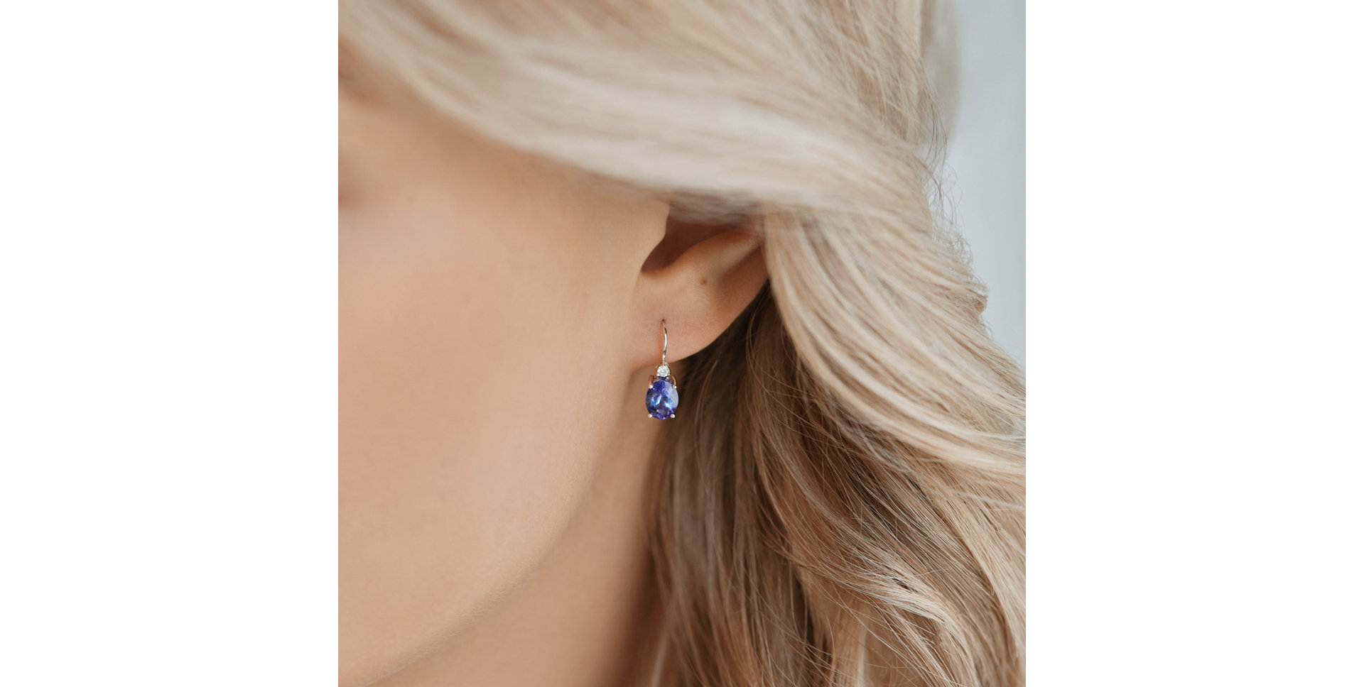 Diamond earrings with Tanzanite Fancy Planet