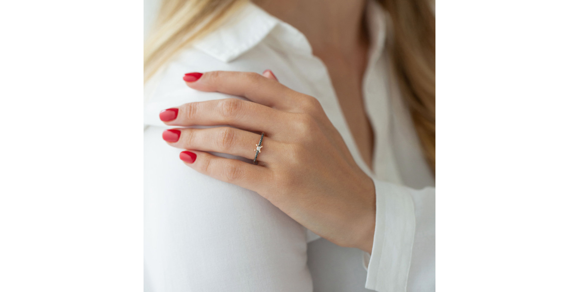 Ring with black and white diamonds Moonlight Ray