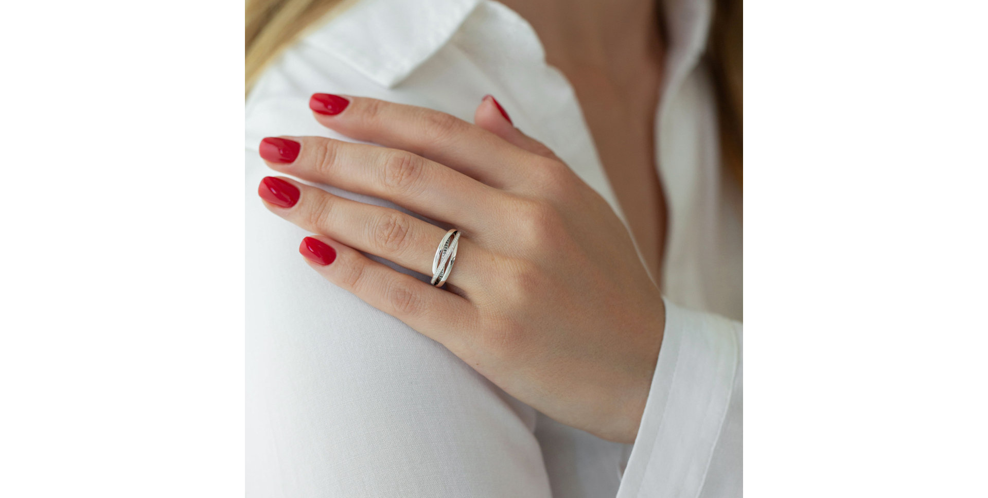 Ring with black and white diamonds Heaven Ray