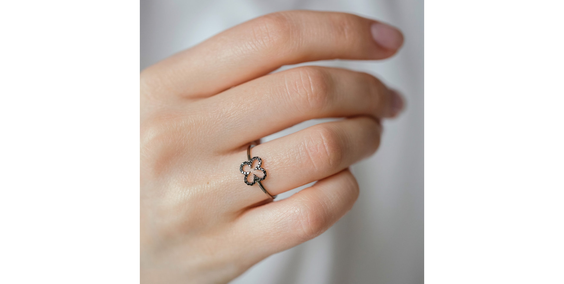Ring with black diamonds Glamour