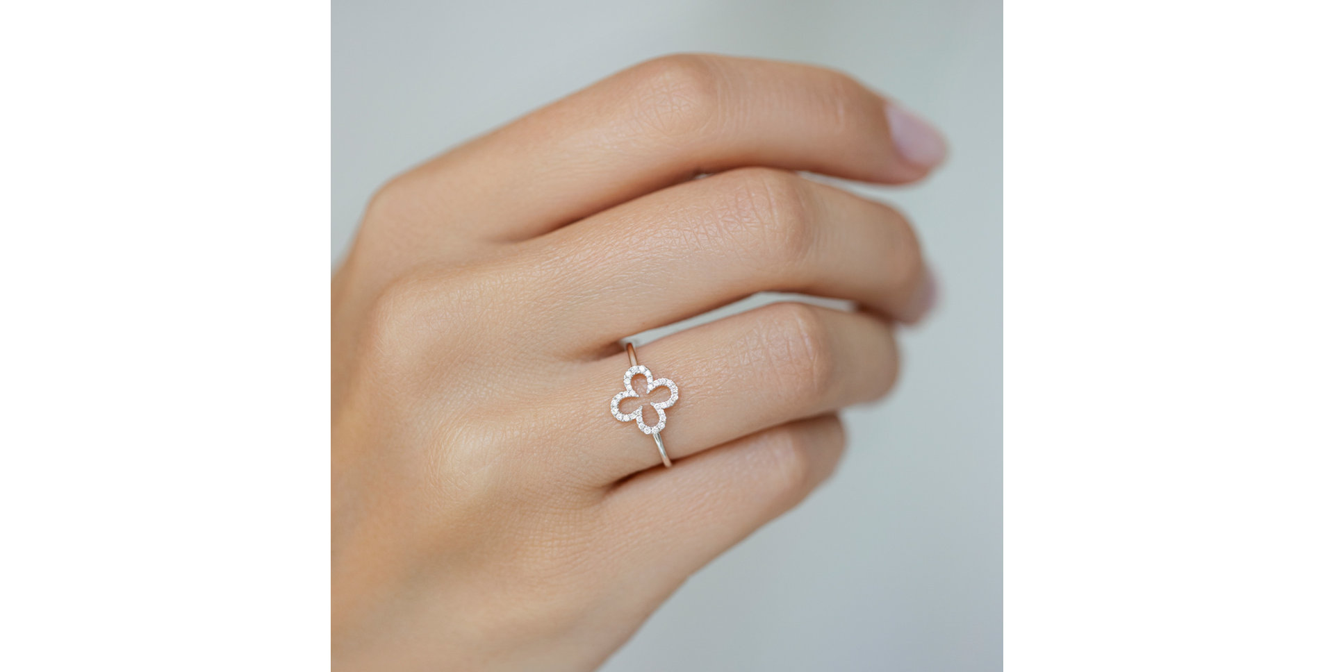 Diamond ring Glittering Petals