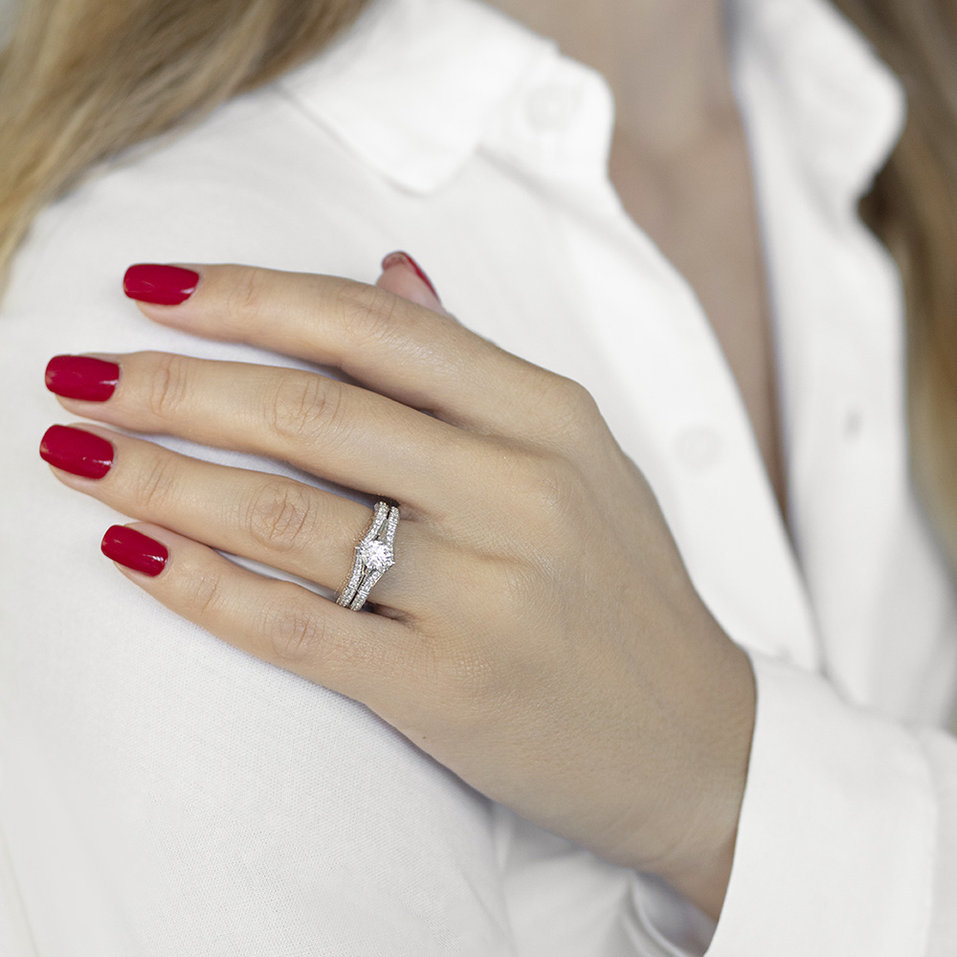 Diamond ring Romelia