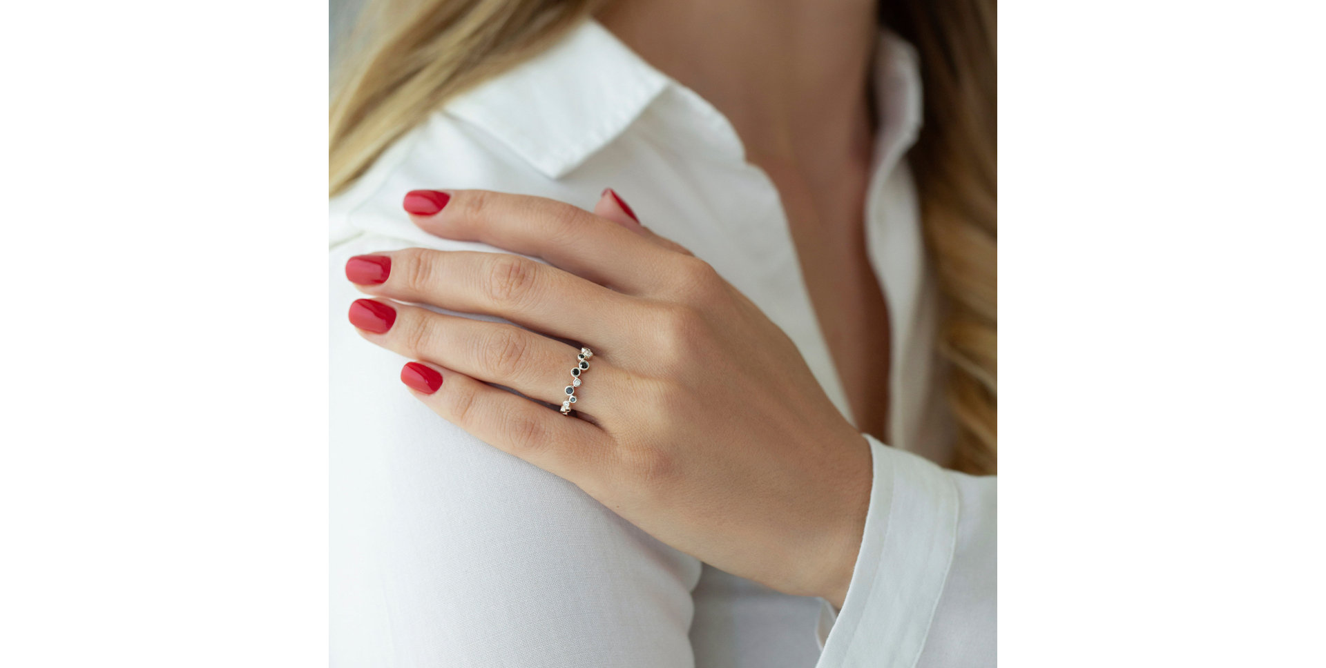 Ring with black and white diamonds Virgin Tears