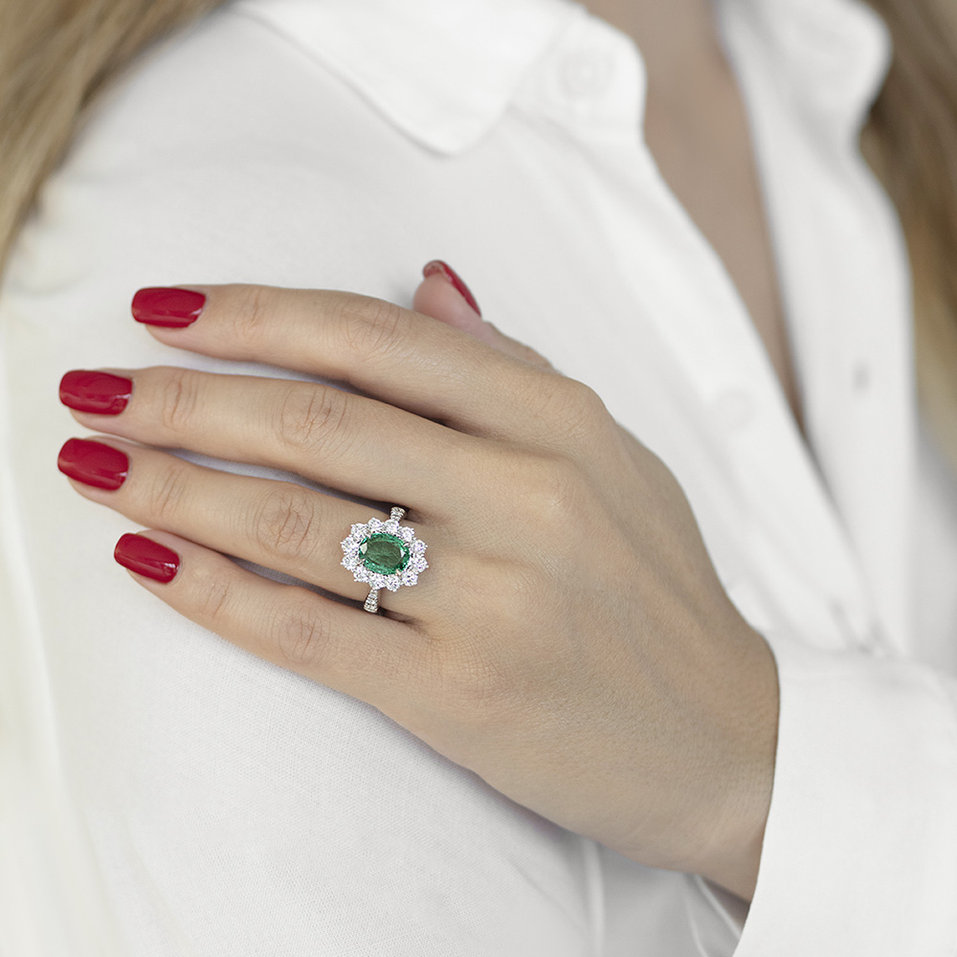 Diamond ring with Emerald Emerald Star