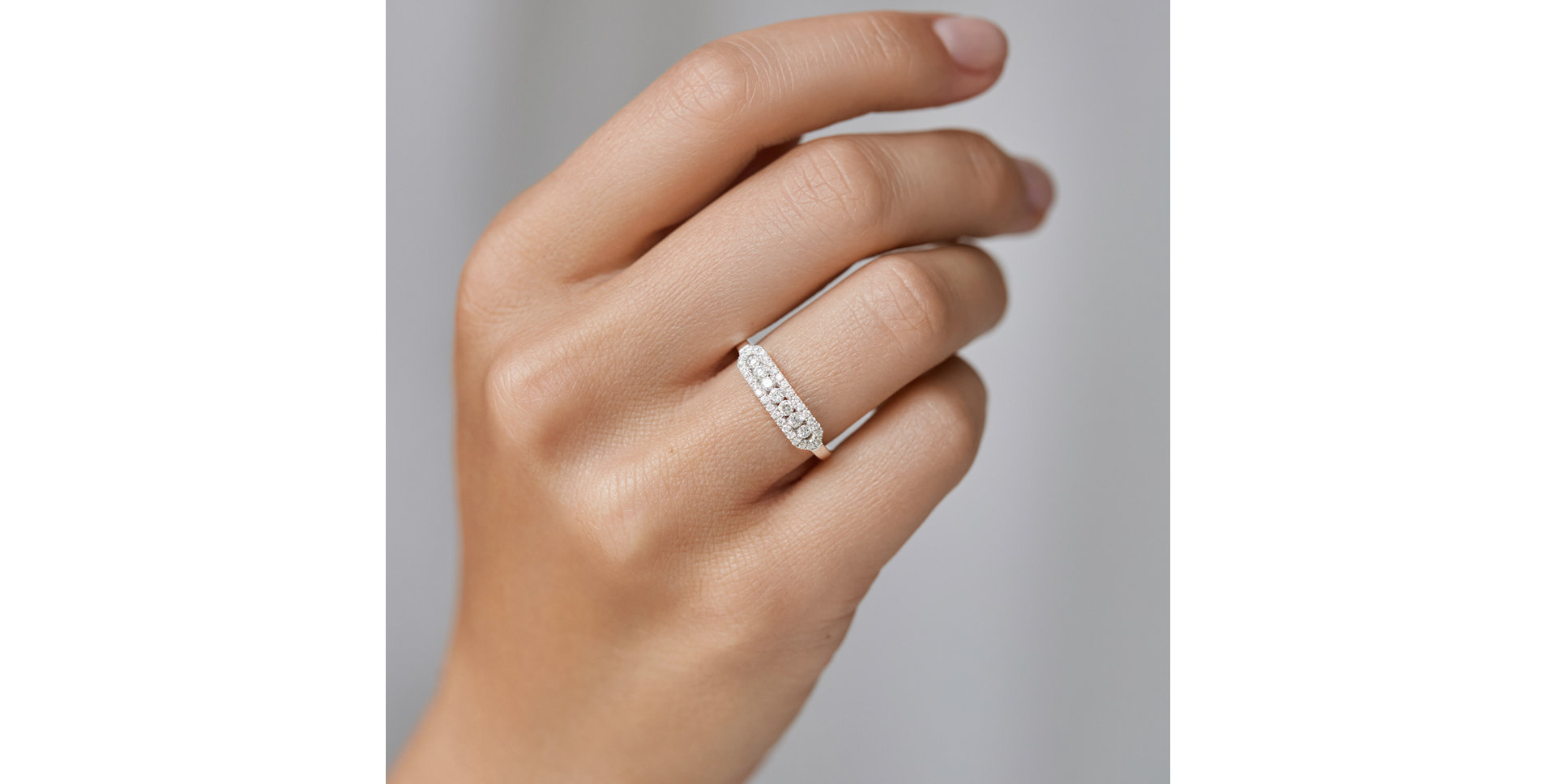 Diamond ring with Ruby Bright Life