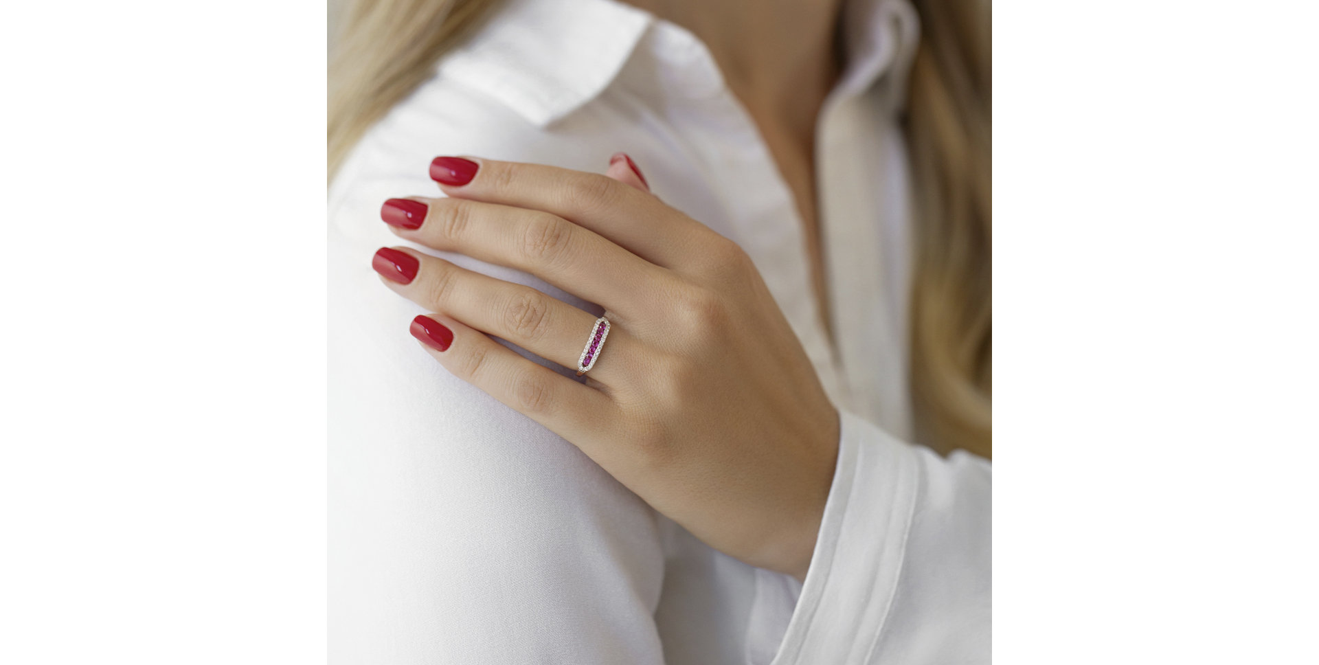 Diamond ring with Ruby Bright Life