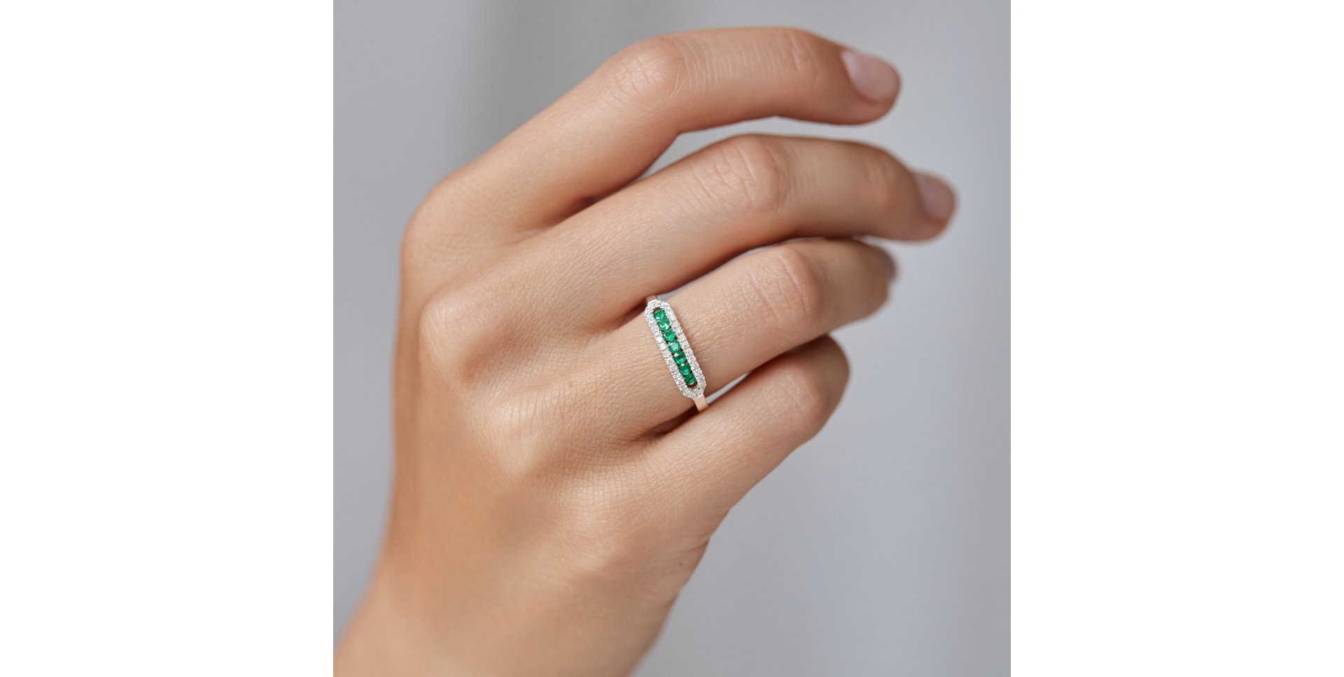 Diamond ring with Ruby Bright Life