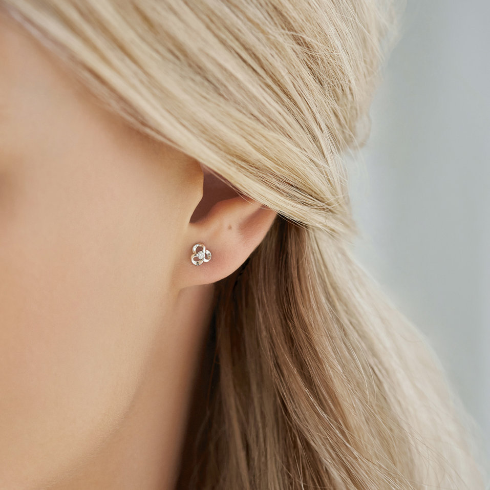 Diamond earrings Curled Flower