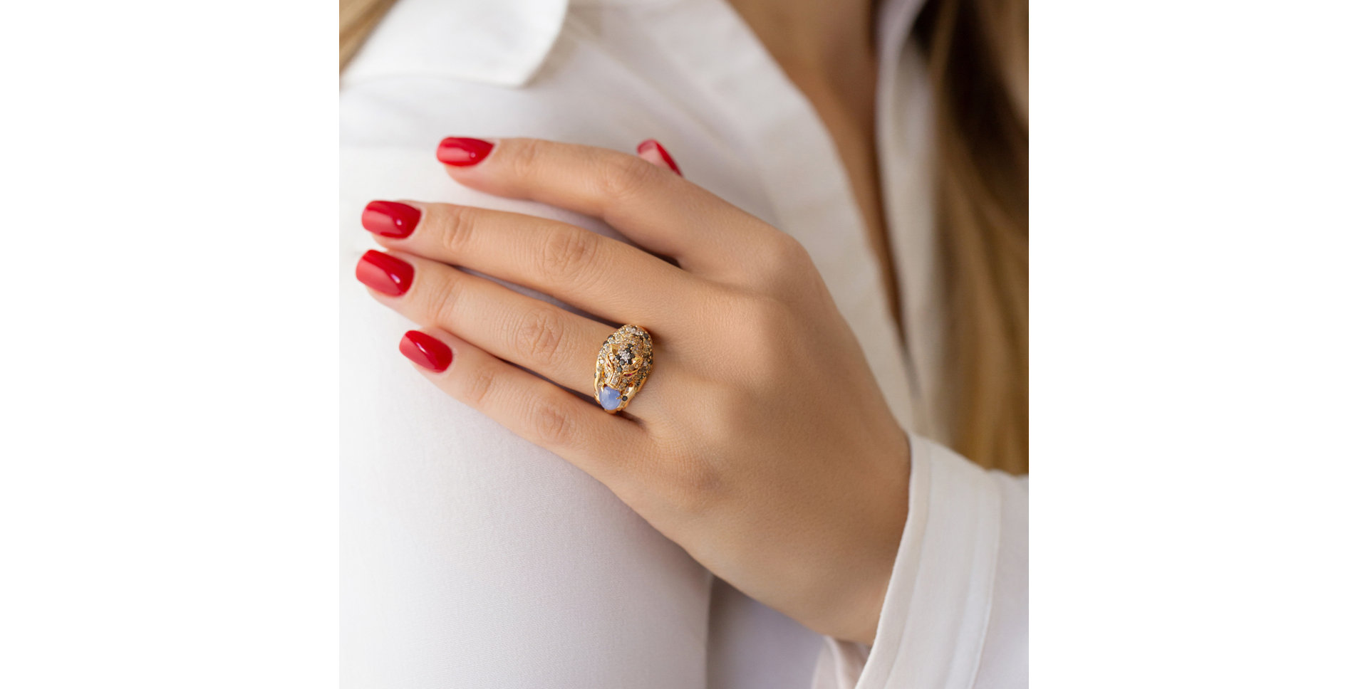 Ring with white, brown and black diamonds, Sapphire and Ruby Sapphire Cougar