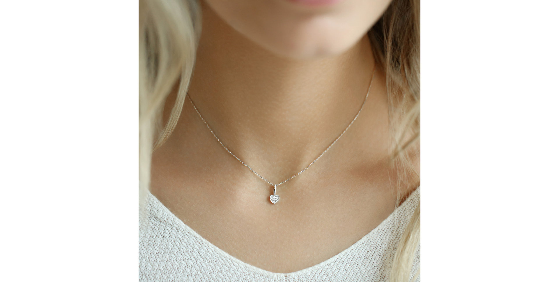 Diamond pendant with Sapphire Recent Emotion