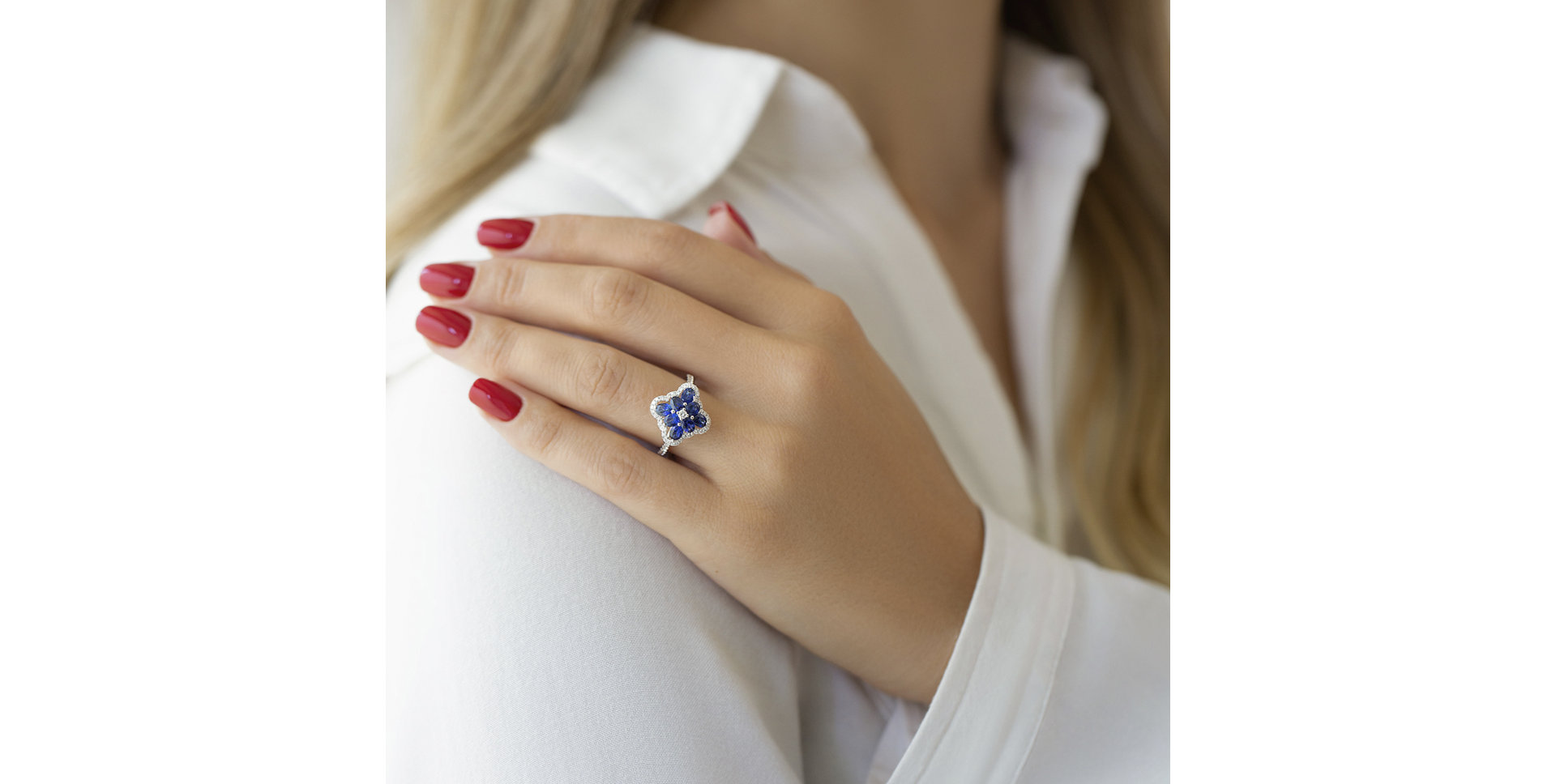 Diamond ring with Sapphire Julian