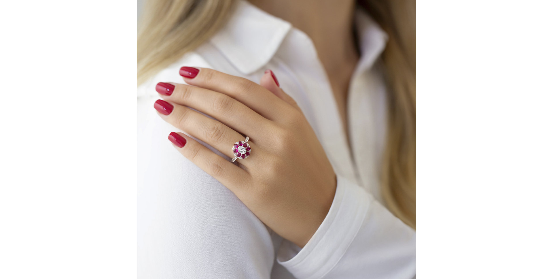 Diamond ring with Ruby Eliana